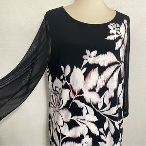 Chico’s Travelers Black White Floral Mesh Sleeve Top Size 2 (L)